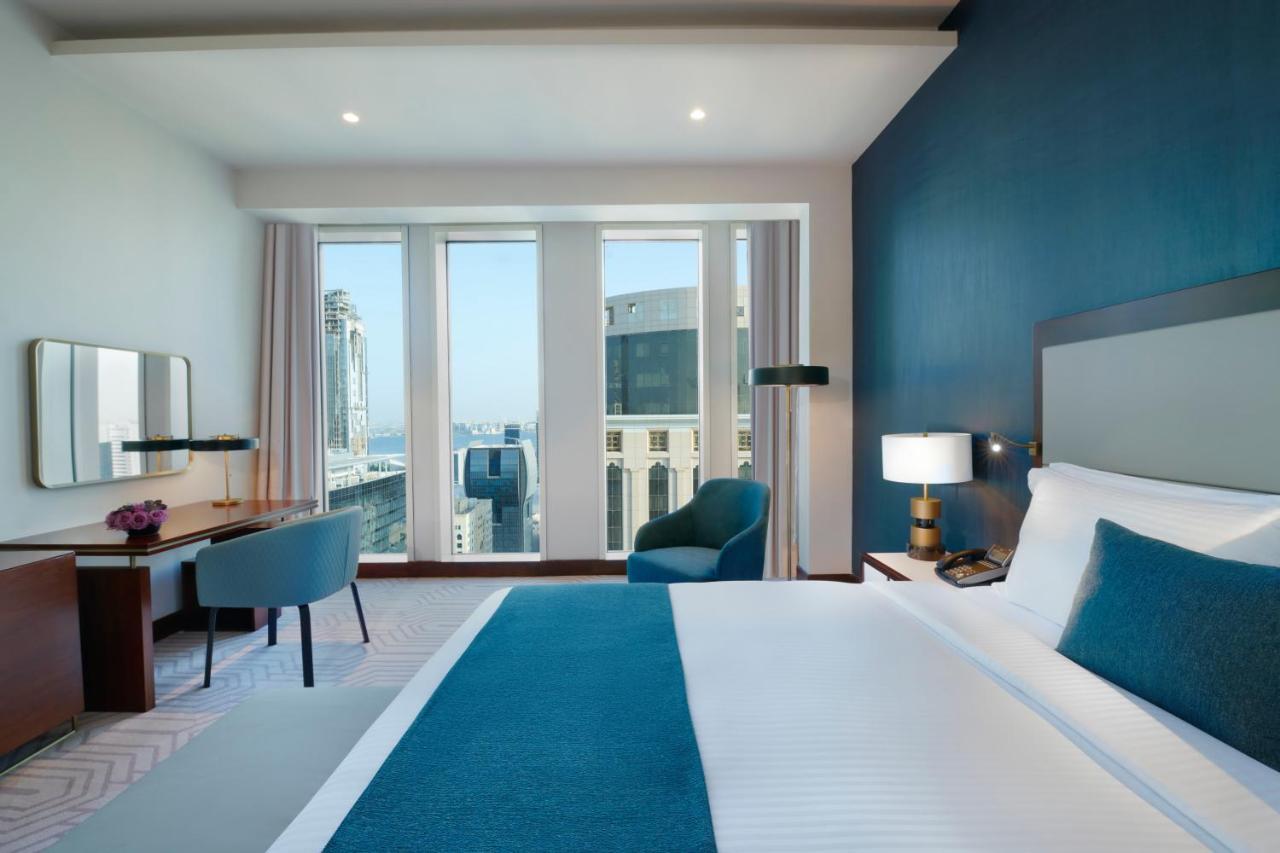 Wyndham Grand Doha West Bay Beach Exteriör bild A guest room at the hotel