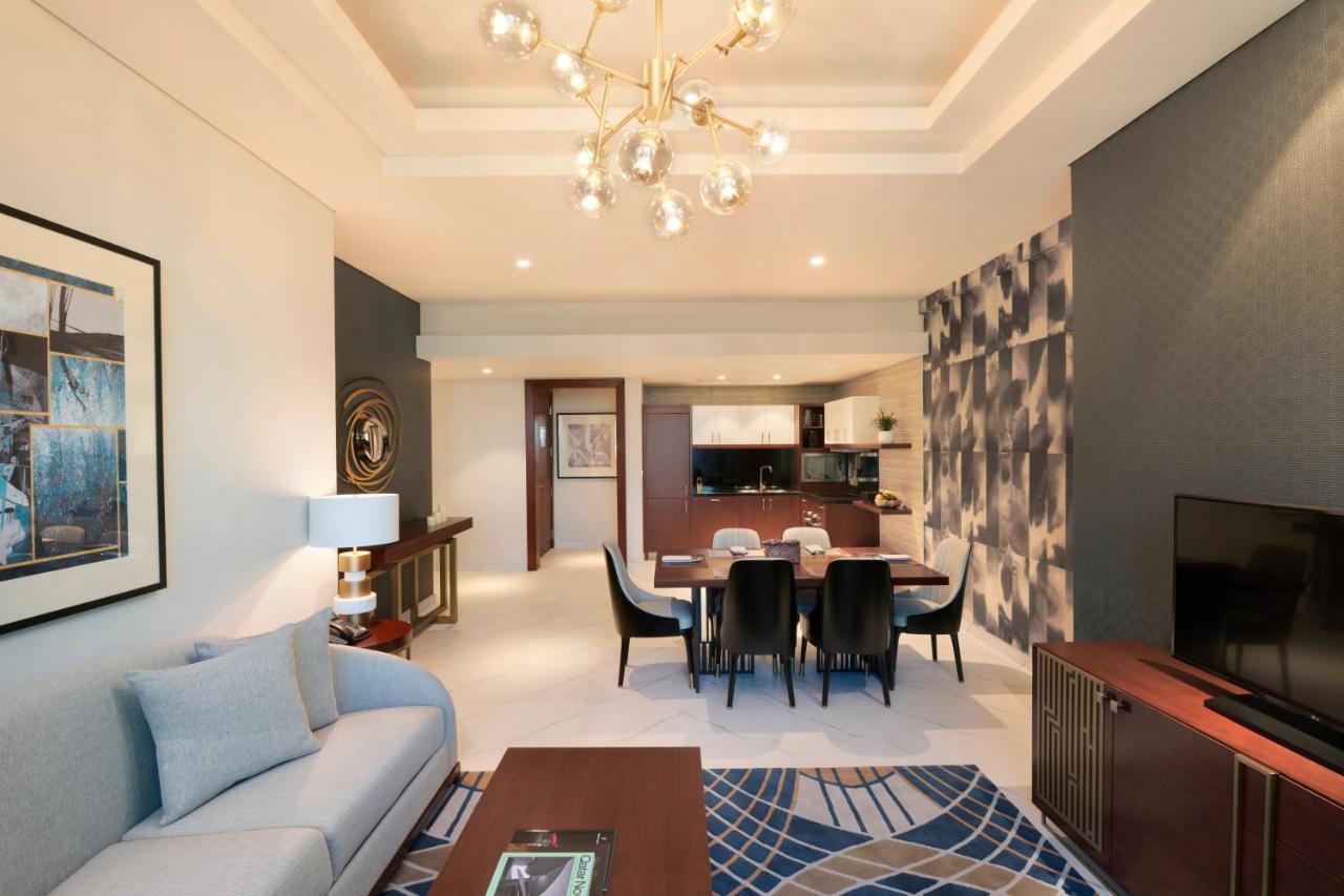 Wyndham Grand Doha West Bay Beach Exteriör bild A living room at the hotel