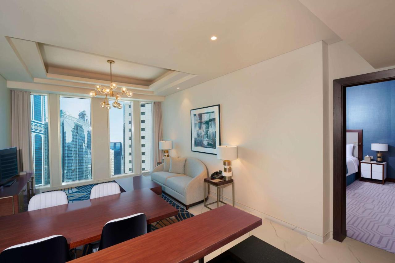 Wyndham Grand Doha West Bay Beach Exteriör bild A suite at the hotel