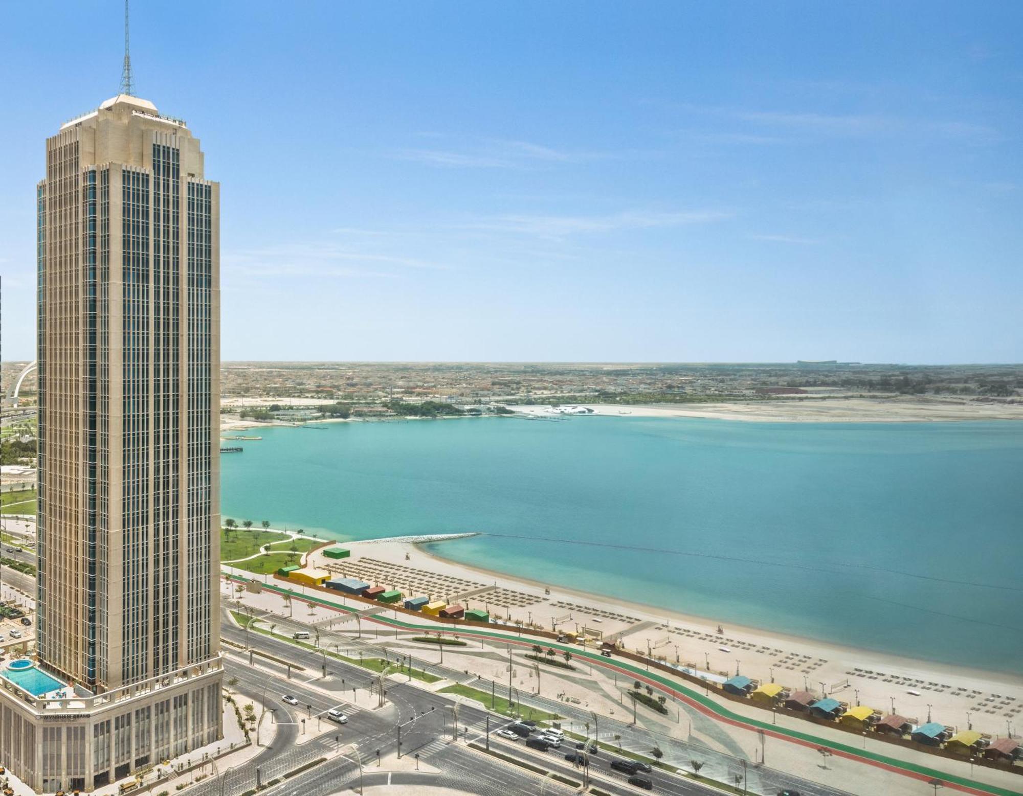 Wyndham Grand Doha West Bay Beach Exteriör bild The Gulf Palace Hotel