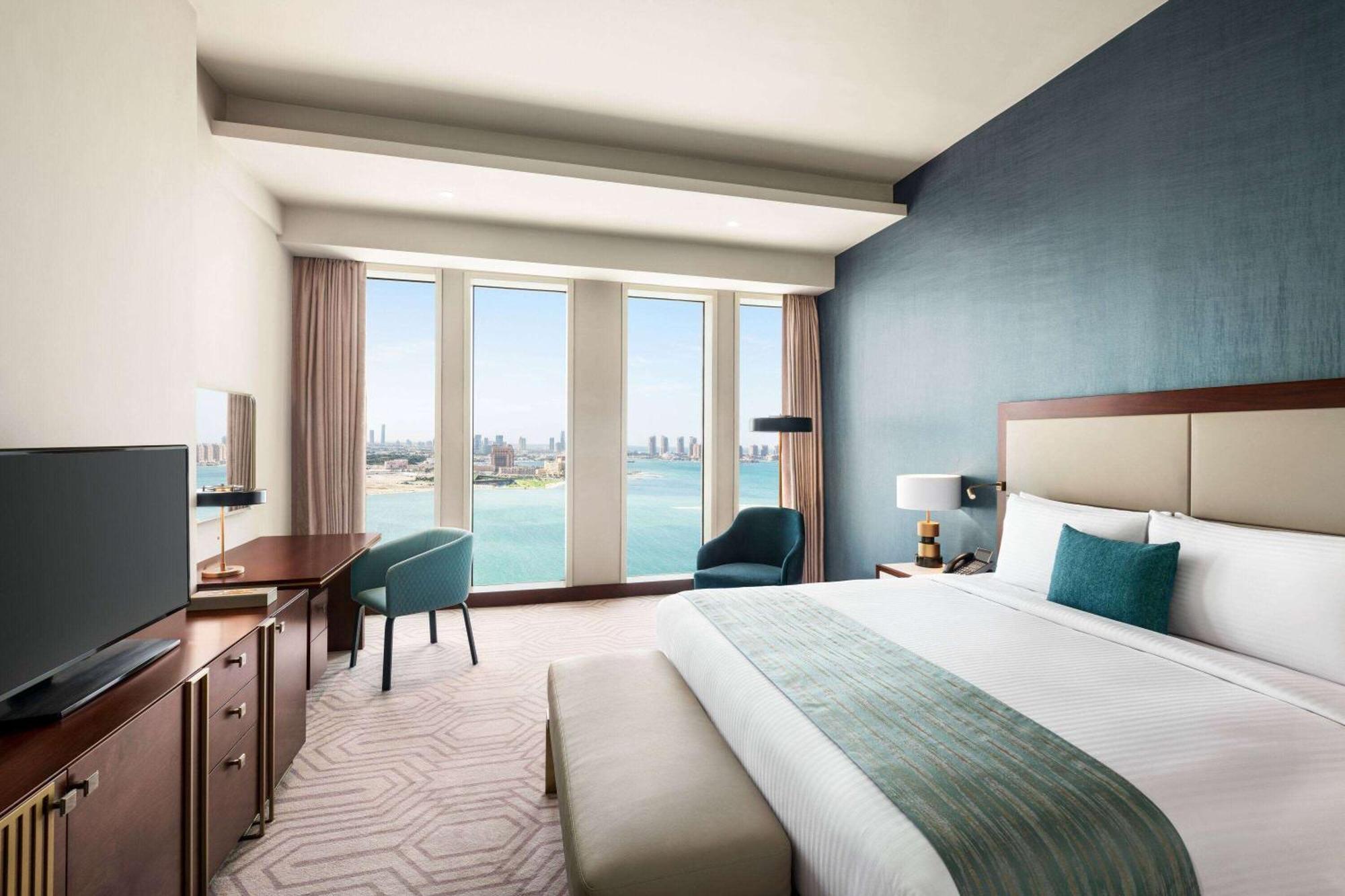Wyndham Grand Doha West Bay Beach Exteriör bild A guest room at the hotel